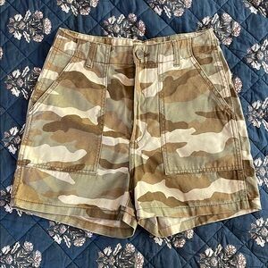 H&M Divided Camo Shorts, Size 4